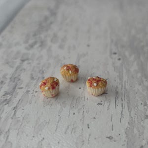 Miniature raspberry and white chocolate muffins, 1 12 scale, dollhouse miniatures, cupcakes, miniature food, polymer clay