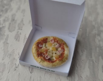 Miniature ham and pineapple pizza, dollhouse miniatures, 1 12 scale, one inch scale, cafe, diorama, food for dolls, polymer clay