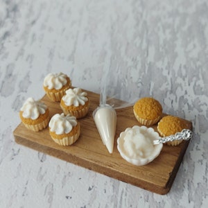 Miniature cupcake prep board, dollhouse miniatures, 1 12 scale, one inch scale, cafe, bakery, diorama, cupcakes, frosting, buns, muffins