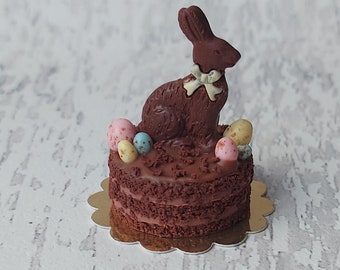 Pastel de Pascua en miniatura, pastel de chocolate, conejito de Pascua, Miniaturas de Pascua, escala 1 12, escala de una pulgada, miniaturas de casa de muñecas, cafetería, panadería