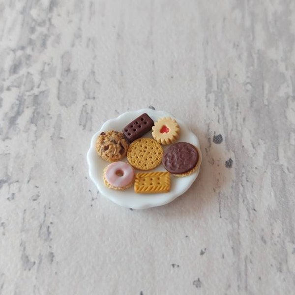 Miniature 1:12 scale biscuits, mini biscuits, plate of biscuits, malted milk, bourbon, jammy dodgers, parry rings dolls house food dollhouse