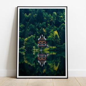 Haus im Wald Poster, Slowenien Druck, Bleder See Schuss, Grüner Wald Foto, Fotografie Poster