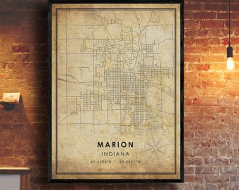 Puede incluir: Impresión enmarcada del mapa de Marion, Indiana, con una estética vintage. El mapa presenta diseños detallados de calles y está impreso en papel envejecido. El nombre de la ciudad y las coordenadas se muestran en una fuente limpia y moderna. La impresión está encerrada en un marco negro.