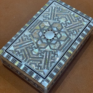 m04 Egyptian Wood Jewelry Box Inlaid Mother of Pearl Handmade 20.5 cm
