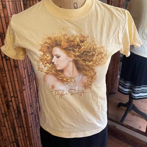 Vintage Year 2,000 Taylor Swift Fearless Tour Child's Medium T