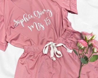 Custom Pajamas for Quinceanera Gift, Bridesmaid PJs, Bridesmaid Gifts, Birthday Party Pajamas, Bachelorette Party Gifts, Mis XV Años Regalo