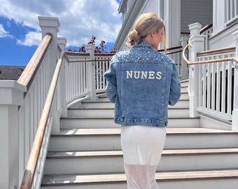 Bride Denim Jacket, Personalized Denim Jacket, Mrs Jean Jacket, Bride Jacket, Bridal Shower Gift, Bridal Pearl Jacket, Miss to Mrs Jacket