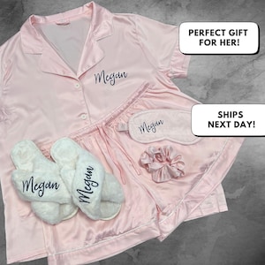 Regalo personalizzato per donna, regalo per lei, regalo personalizzato unico per mamma, moglie, figlia, sorella / Set pigiama e pantofole personalizzati, pigiama da damigella d&#39;onore