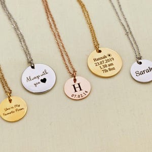 Collar de disco grabado personalizado • Colgante personalizado hecho a mano • Dije de moneda con nombre y fecha • Joyas de regalo