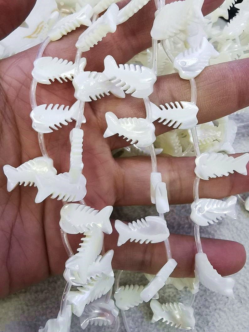 20pcs 10-16mm Natural white Mother Of Pearl Shell beads,Cute carving swim Fish Animal charms cabochon DIY earring ring findings