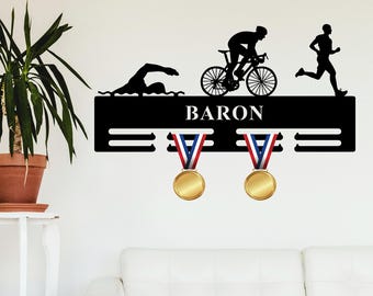 Monogramme personnalisé de cintre de médaille de triathlon, cintre de médaille de triathlon, porte-médaille de triathlon personnalisé, présentoir de médaille de triathlon, signe de récompenses de nom