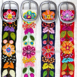 ペルーの刺繍ベルトフローラルブラック、ウールの刺繍ベルト、フローラルエスニックベルト、自由ho放に生きるベルト、彼女への贈り物、カラフルな手刺繍ベルト