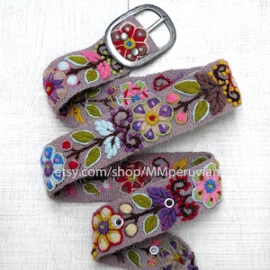 ペルーの刺繍入りベルトグレーナチュラルオーガニック染料、ベルトナチュラルカラー、オーガニックベルト、フローラルエスニックベルト、自由ho放に生きるベルト