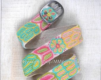 Cinto bordado peruano floral cor pastel, cintos bordados de lã, cinto étnico floral, cinto boho, presentes para ela, cintos peruanos