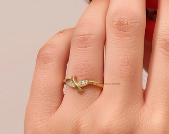 14K Gold Diamond Leaf Ring: Nature Inspired Wedding Band