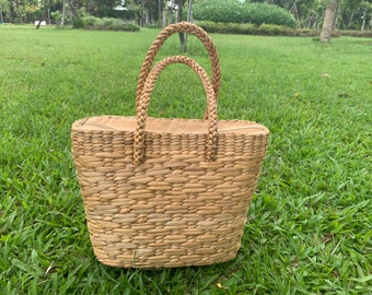 Handgemachte Tragetasche aus Wasserhyazinthe: Stilvolle Strandtasche