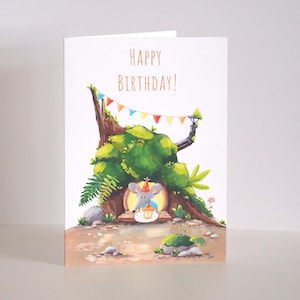 carte d'anniversaire de souris lunatique | Illustration d'un chalet forestier | Carte de voeux animale mignonne | Papeterie de fête des bois pour enfants et adultes