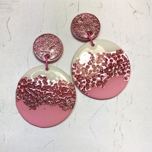 Brincos de ouro branco rosa/brincos de resina/brincos de declaração/brincos de glitter rosa/brincos de titânio/brincos de argila de polímero