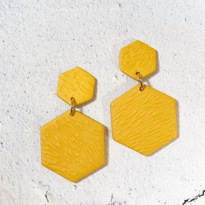Gele Oorbellen / Gele Stud Oorbellen / Sunshine Yellow Earrings / Titanium Oorbellen / Statement Oorbellen / Polymeer Klei Oorbellen