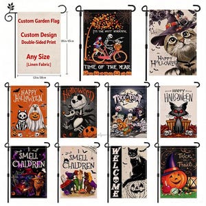 以下が含まれることがあります： スケルトン、猫、カボチャ、そして「Happy Halloween」や「Trick or Treat」といったテキストを含む、様々なハロウィーンをテーマにしたイラストが描かれた長方形のリネン製ガーデンフラッグのコレクション。1つのフラッグには30cm x 45cmの寸法が示されています。