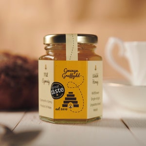 Welsh Blossom Wildflower Honey Cymraeg - Single Origin Unpasteurised Pure & Natural Honey by Gwenyn Gruffydd, 142g