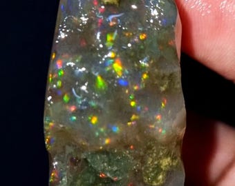 21 x 18 mm エチオピア産ウェロオパール原石：18.80カラット マルチ