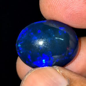 8,80 carati di opale blu etiope di alta qualità, cabochon ovale, fuoco arcobaleno, opale di fuoco fumo multicolore per la creazione di gioielli