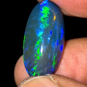 6. CTS Uma opala negra etíope de alta qualidade, cabochão de pêra, fogo arco-íris, opala de fogo fumê multicolorida para fazer joias