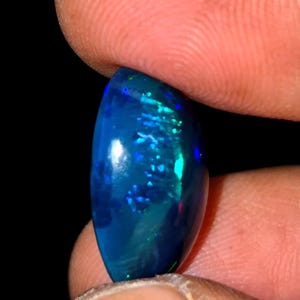 6,35 CTS Opala negra etíope de alta qualidade, cabochão oval, fogo arco-íris, opala de fogo fumê multicolorida para fazer joias