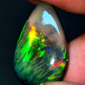 Ópalo negro etíope de fuego de alta calidad de 11 ct, cabujón en forma de pera, fuego arcoíris, ópalo de fuego ahumado multicolor para hacer joyas
