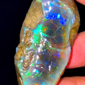 Ópalo Welo etíope natural de 99 quilates, espécimen en bruto, azul cobalto eléctrico, fuego verde neón, gema cruda sin tallar para cabujones, coleccionista de lapidarios,