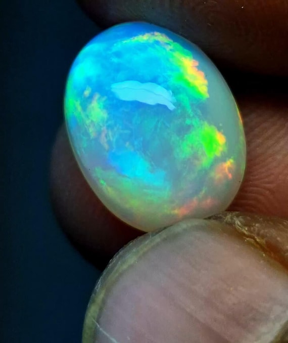 Cabochon d'opale Welo éthiopienne naturelle : pierre précieuse multi-feu, 4,50 ct - France
