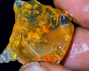 エチオピアンファイヤーオパール 原石 6.20カラットのエチオピア産オパール原石：ファイアーオパール原石（2