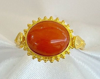 Or jaune 18 carats | Bijoux faits main | Bague de style byzantin | Pierre de corail naturelle | Bijoux avec pierre de naissance uniques | Cadeau pour elle