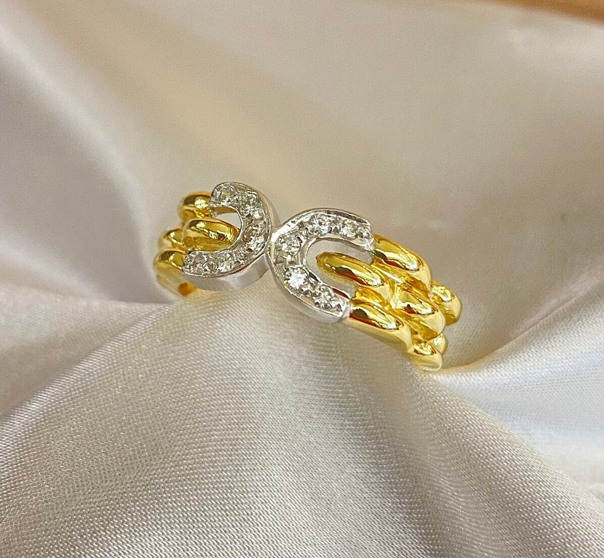 ハンドメイド18Kイエローゴールドダイヤモンドリング：ミニマリストの