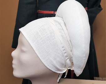 Spätmittelalterliche Wulsthaube mit großem Unterbau