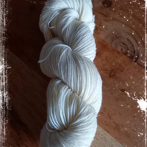Sock wool 4-fold for dyeing 100g strand
