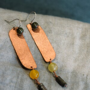 Satijn koperen plaat oorbellen - kwab oorbellen - cadeau - halfedelstenen - personalisatie - boho chic - minimal chic - handgemaakt