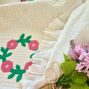 Trapunta vintage &quot;corona di rose&quot; degli anni &#39;40