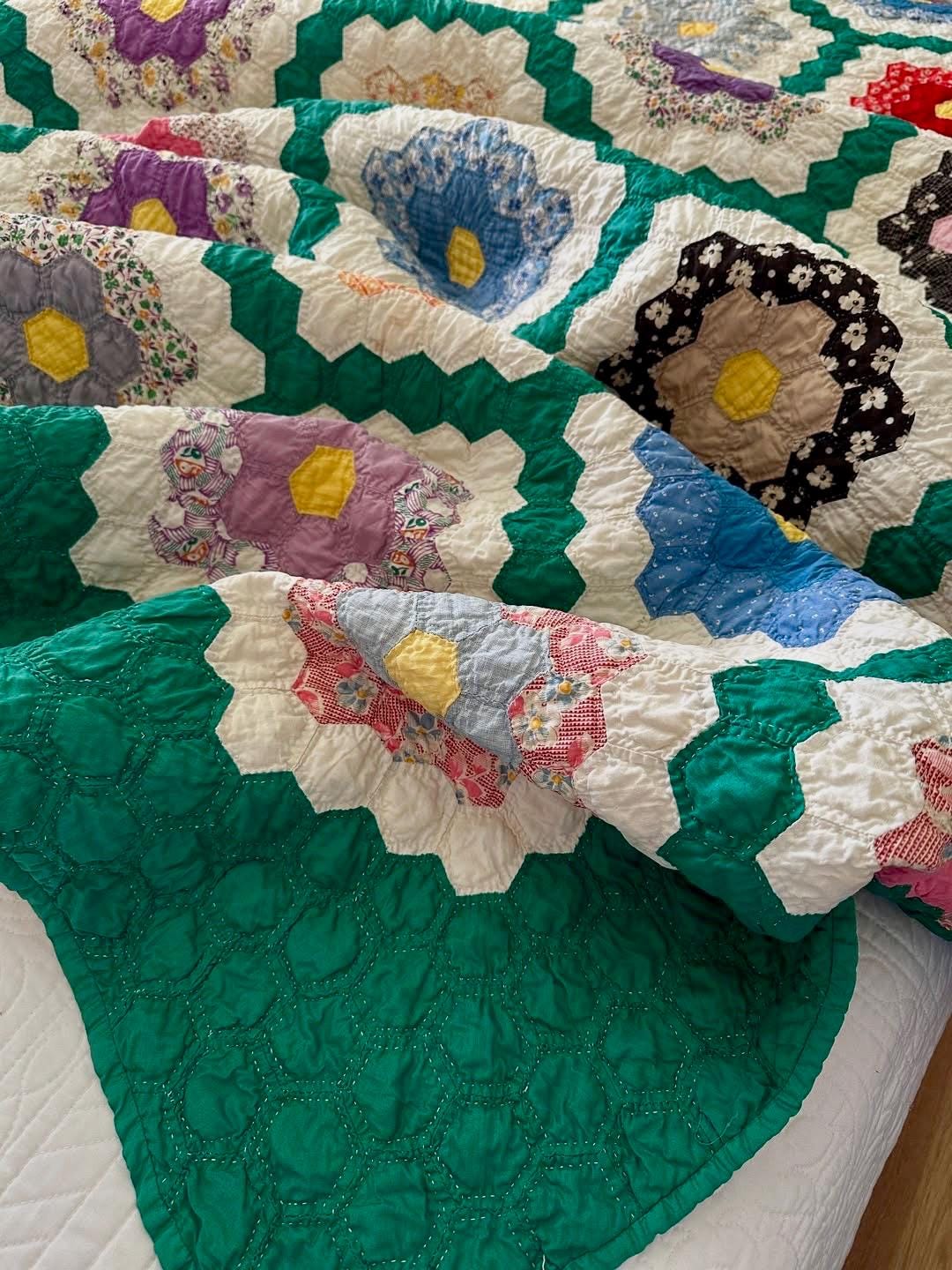 アンティークキルトトップ　ガーデンフラワー　グラニーバッグ　リメイク 難あり アンティークキルトトップ フラワーガーデン グラニーバッグ