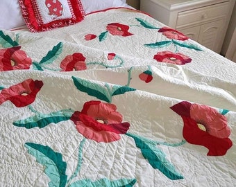 Spring Poppies! Vintage 1940s applique red and green poppies quilt