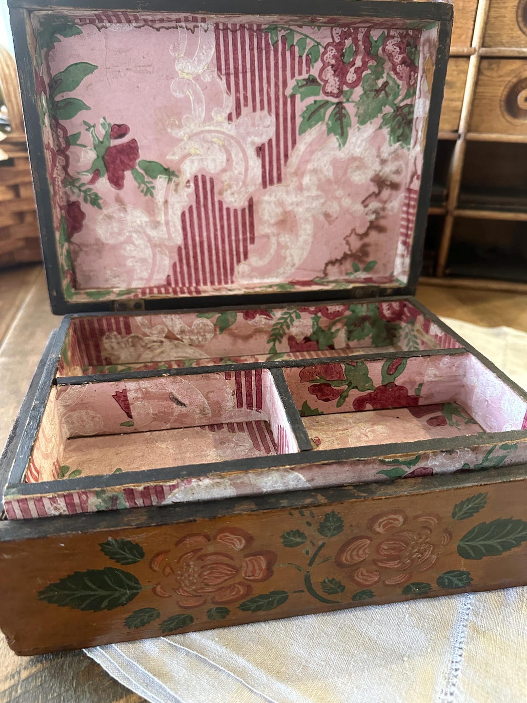 Antique PA Wooden Box Wallpaper - Etsy
