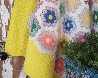 The Best! Vintage 40s sunshine yellow and white flower garden quilt