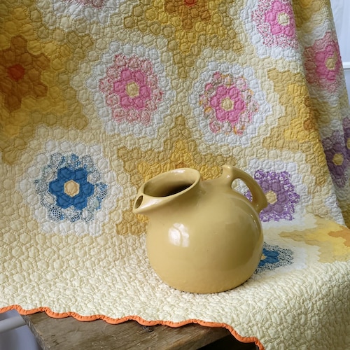 1940年代の美しい緑と白のヴィンテージ「おばあちゃんの花園」キルト