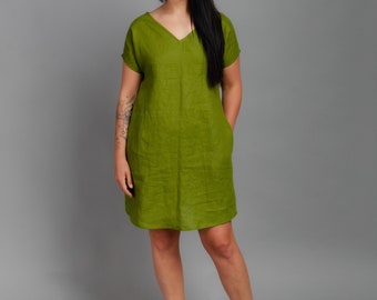 Robe d'été en lin à manches courtes et col en V RUBBY olive avec poches dans les coutures, robe faite main, robe en lin ample, robe en lin verte simple