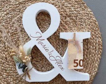 Money gift for wedding | personalized wooden letter for bride and groom | & - sign with dried flowers as a money gift