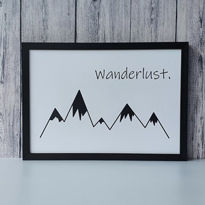 Poster Wanderlust Poster skandi style Poster schwarz weiß Wandbild Berge Bild 1