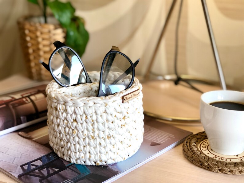 upright glasses holder