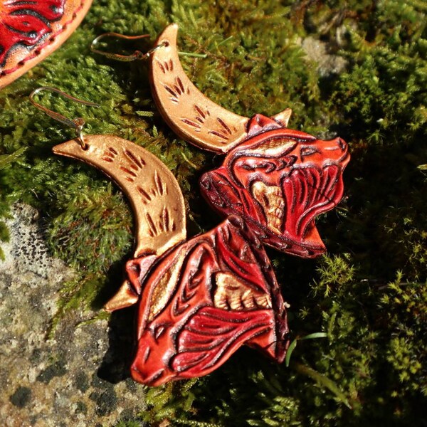 Boucles d'oreilles pendantes femme cuir ours rouge et lune doré, féerique, bohème