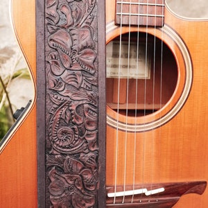 Flower guitar and bass strap in patinated brown and black leather Sam's straps 11 image 1